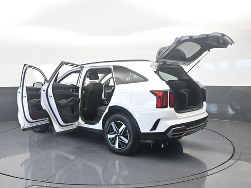 Used 2023 Kia Sorento S image 79