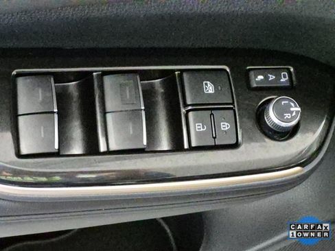 Used 2025 Toyota Crown XLE image 13