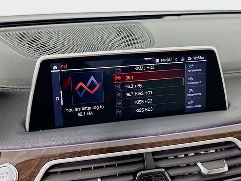 Used 2022 BMW 740i image 15