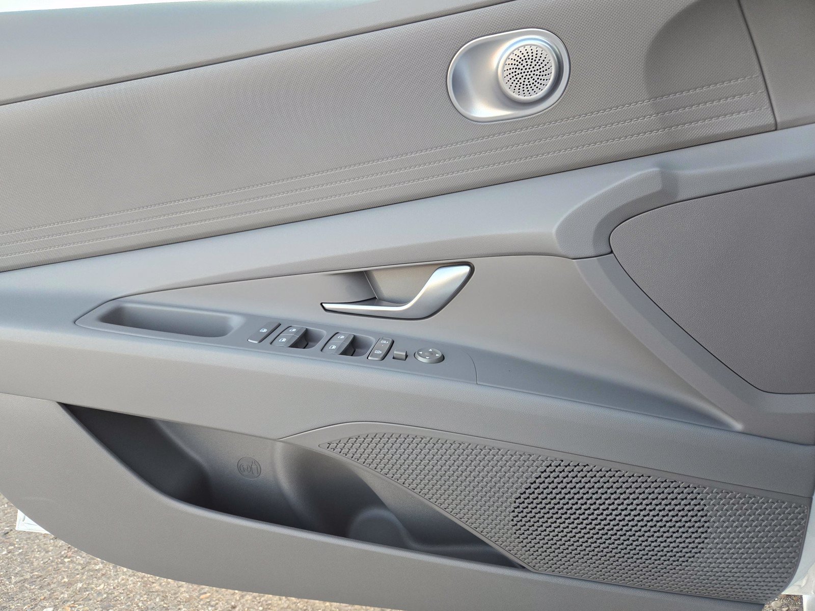 New 2026 Hyundai Elantra Hybrid FWD image 16