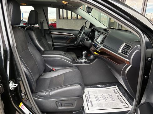 Used 2014 Toyota Highlander Limited image 32