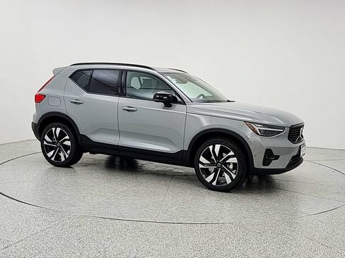 New 2026 Volvo XC40 B5 Plus w/ Climate Package AWD/4WD image 3