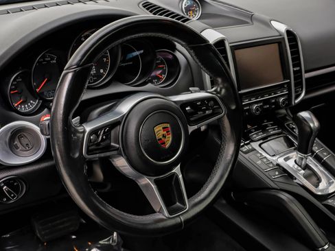 Used 2016 Porsche Cayenne AWD/4WD image 15