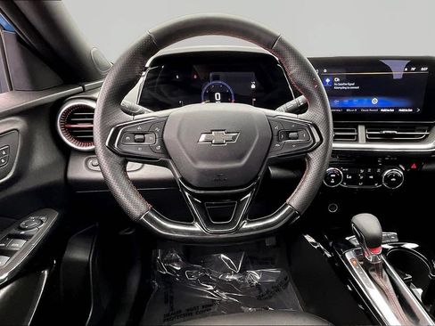 Used 2025 Chevrolet Trax RS w/ Driver Confidence Package FWD image 5