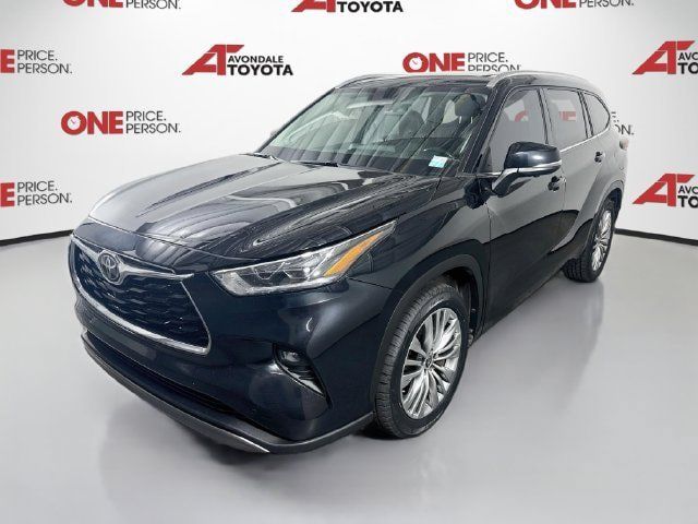 Used 2023 Toyota Highlander Platinum FWD image 3