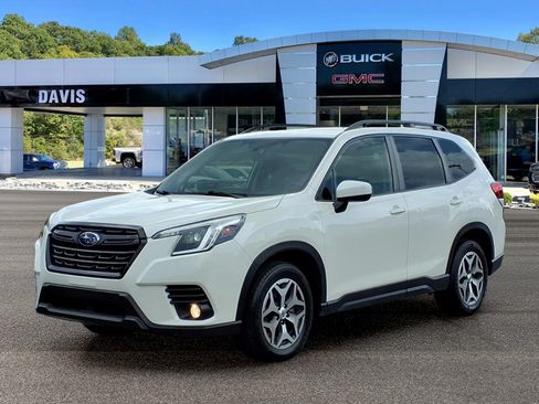 Used 2023 Subaru Forester Premium AWD/4WD image 3