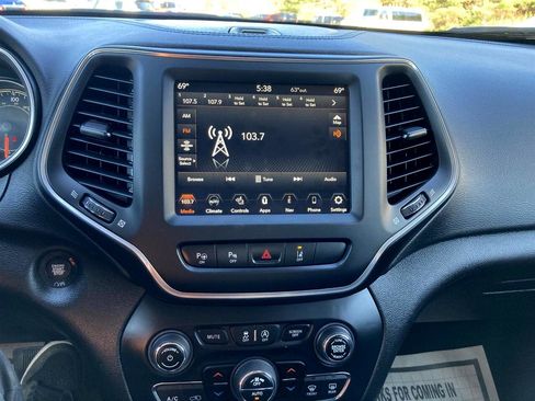 Used 2023 Jeep Cherokee Altitude Lux image 28