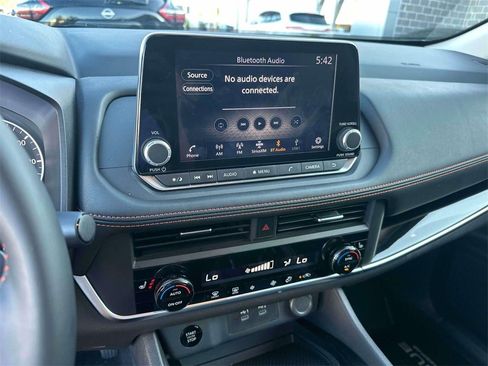 Certified 2025 Nissan Rogue SV image 29