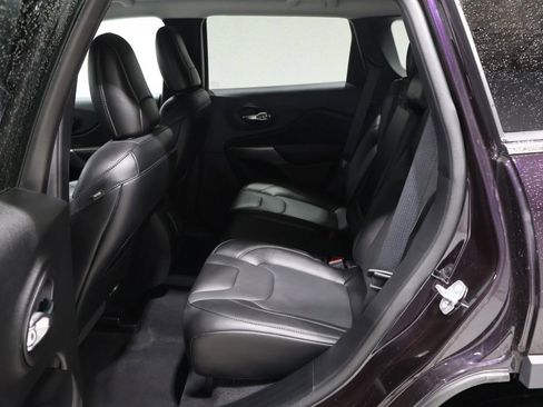 Certified 2021 Jeep Cherokee Latitude Lux w/ Comfort/Convenience Group image 19