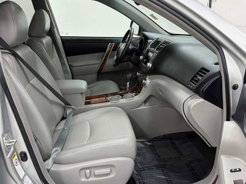 Used 2012 Toyota Highlander Limited w/ Tow Pkg image 31