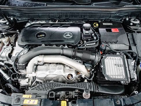 Used 2025 Mercedes-Benz GLB 250 4MATIC image 27