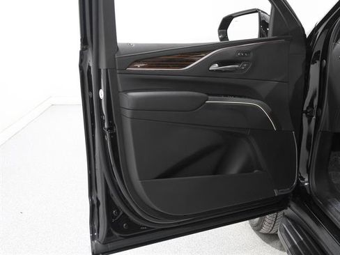 Certified 2024 Cadillac Escalade ESV Premium Luxury image 4