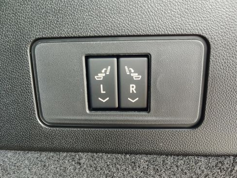 New 2025 Cadillac XT6 Luxury image 41