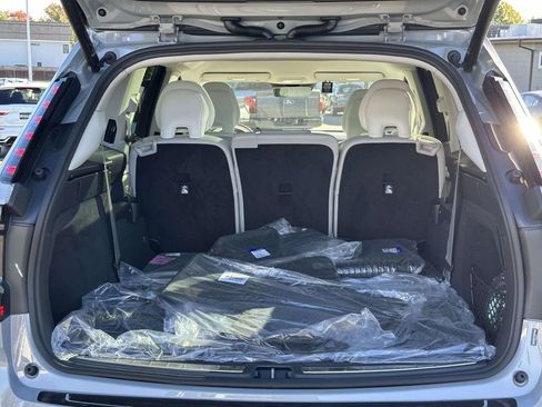 New 2025 Volvo EX90 Plus w/ Protection Package Premier image 12