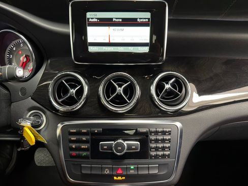 Used 2014 Mercedes-Benz CLA 250 image 20