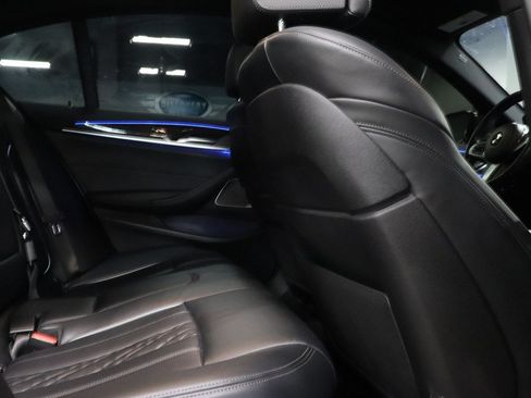 Used 2022 BMW M550i xDrive AWD/4WD image 18