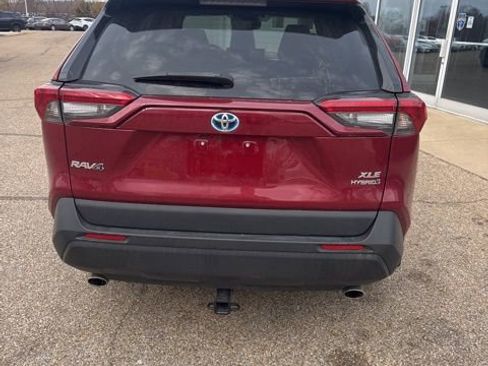 Used 2022 Toyota RAV4 XLE image 9