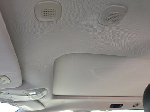 Used 2020 Chrysler Pacifica Limited FWD image 9