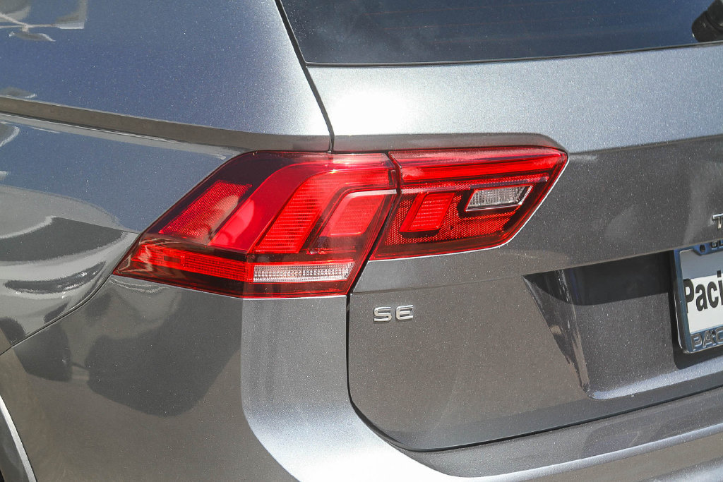 Used 2024 Volkswagen Tiguan SE R-Line FWD image 7