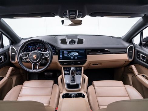 Used 2021 Porsche Cayenne Coupe image 18