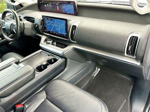 Used 2025 Ford Expedition Platinum image 32