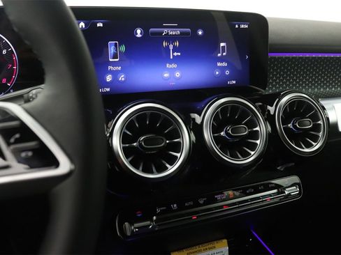 New 2025 Mercedes-Benz GLB 250 image 6