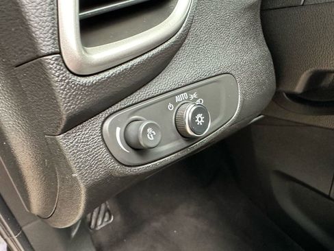 Used 2018 Chevrolet Trax LT AWD/4WD image 21