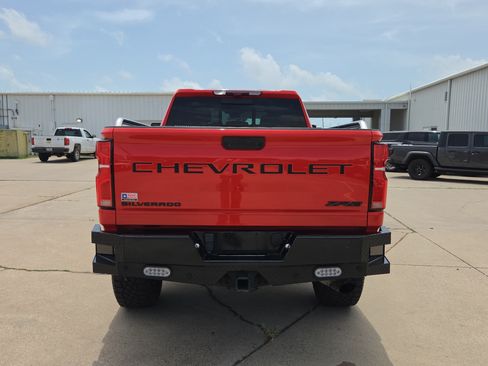 Used 2025 Chevrolet Silverado 2500 ZR2 w/ Technology Package AWD/4WD image 6