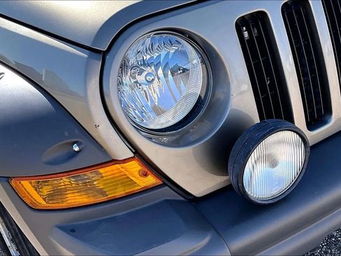 Used 2005 Jeep Liberty Renegade AWD/4WD image 26