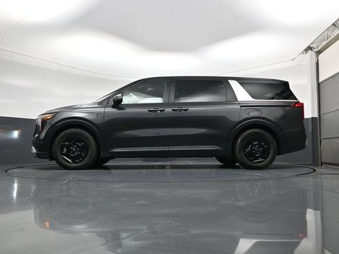 Used 2025 Kia Carnival FWD image 23