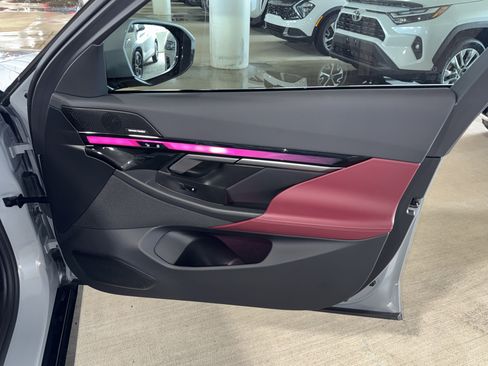 Used 2025 BMW i5 xDrive40 w/ M Sport Package AWD/4WD image 9