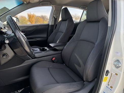 Used 2022 Toyota Venza LE image 23