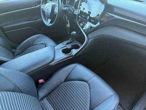 Used 2021 Toyota Camry SE FWD image 19