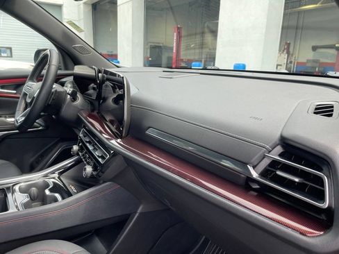 Used 2025 Chevrolet Traverse Z71 w/ Enhanced Driving Package AWD/4WD image 24