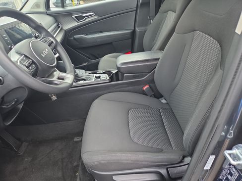 Used 2024 Kia Sportage LX FWD image 5