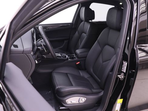 Used 2026 Porsche Macan AWD/4WD image 5