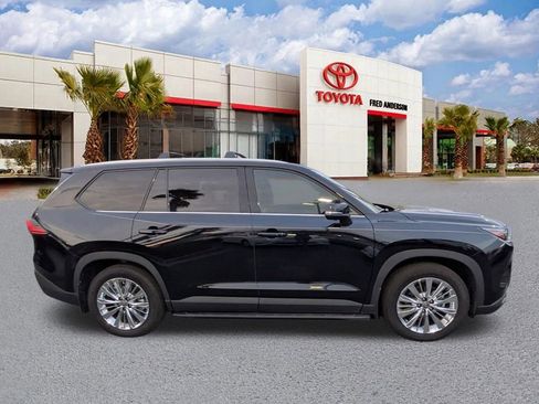Certified 2024 Toyota Grand Highlander Platinum image 4