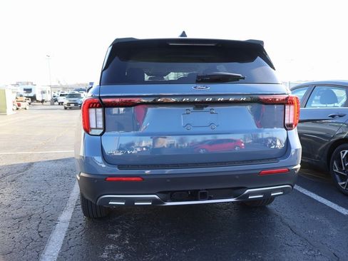 Used 2025 Ford Explorer Active w/ Active Comfort Package image 16
