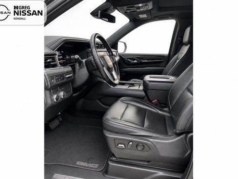 Used 2023 GMC Yukon XL Denali RWD image 7
