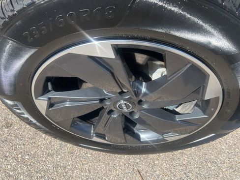 Used 2024 Nissan Rogue SV image 39