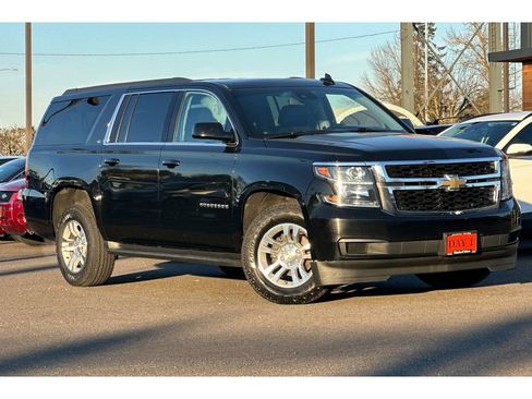 Used 2019 Chevrolet Suburban LT image 2