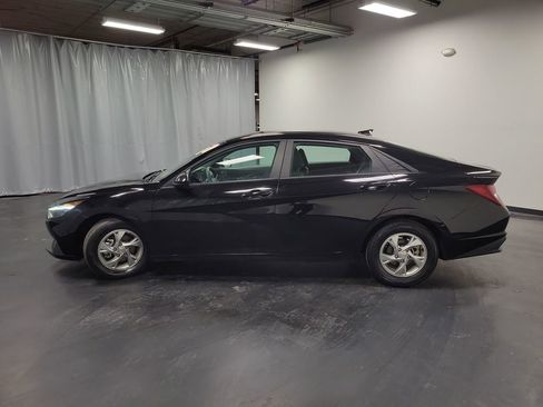 Used 2023 Hyundai Elantra SE image 5