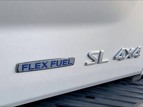 Used 2015 Nissan Titan SL w/ SL Moonroof Package image 10