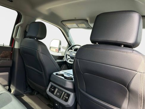 Used 2025 Ford F450 Lariat image 32