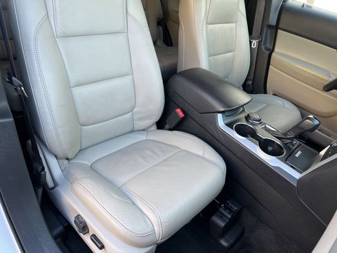 Used 2015 Ford Explorer XLT w/ Equipment Group 202A image 28