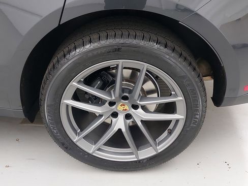 Used 2025 Porsche Macan image 34