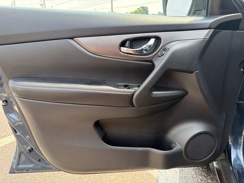Used 2015 Nissan Rogue SV FWD image 13