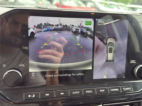 Certified 2024 Nissan Pathfinder SL image 14