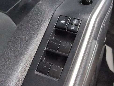 Used 2022 Toyota Highlander XLE FWD image 24