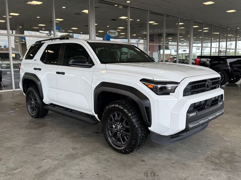 Used 2025 Toyota 4Runner SR5 AWD/4WD image 7